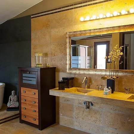 Vakantiehuis Sleeps 6 Pool Wifi Tetir