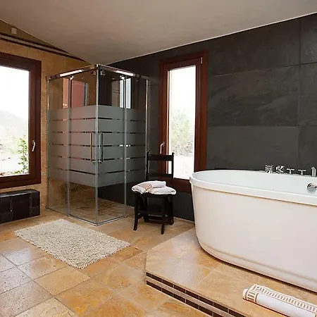 Vakantiehuis Sleeps 6 Pool Wifi Tetir