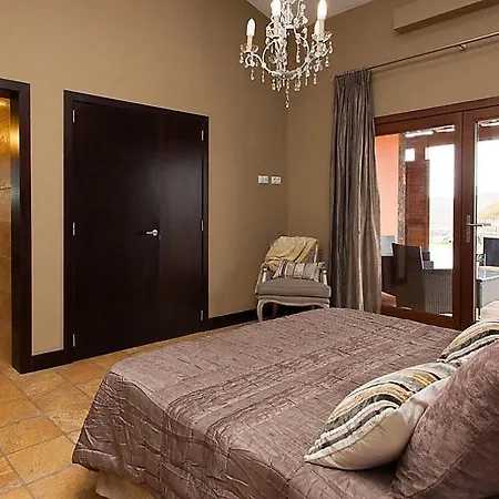 Sleeps 6 Pool Wifi Vakantiehuis