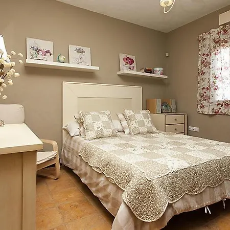 Sleeps 6 Pool Wifi Vakantiehuis *