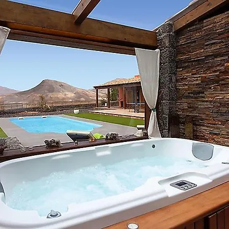 Sleeps 6 Pool Wifi Vakantiehuis *